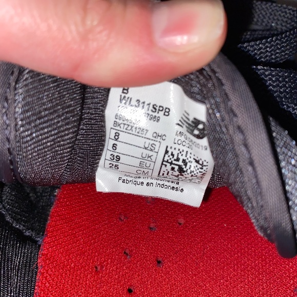 New Balance tennis shoes - Picture 4 of 5